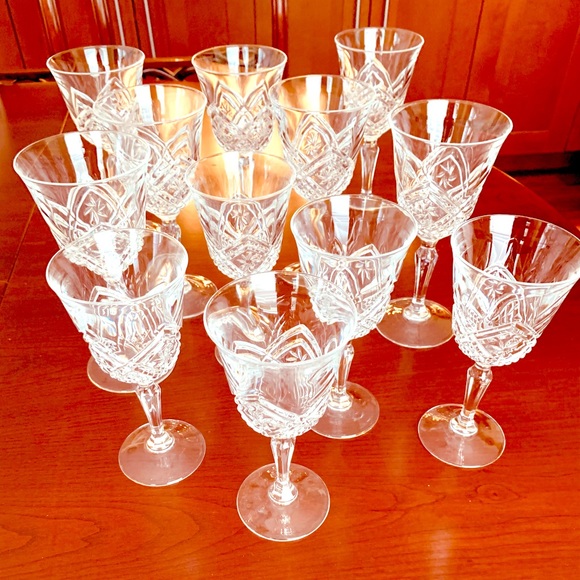Set of 12 gorgeous cut-to-clear wine glasses red wine white wine water glasses - Picture 3 of 14
